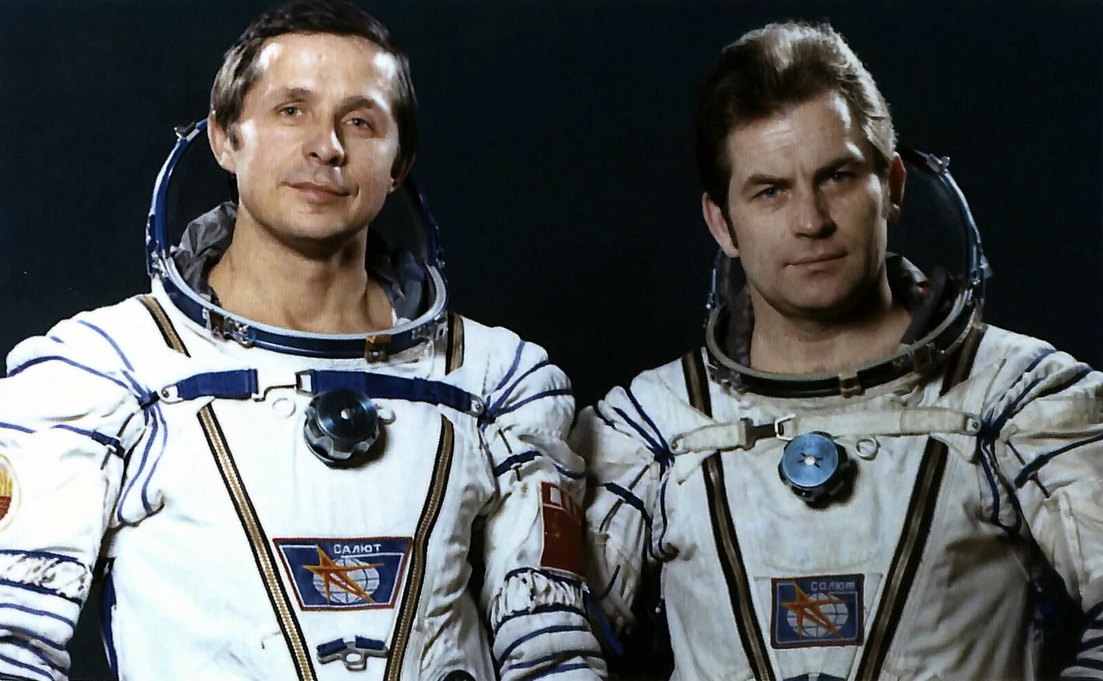 Первый орбитальный полет в космос. Белорусский космонавт Коваленок. Рюмин и Коваленок. Коваленок Савиных космонавт.