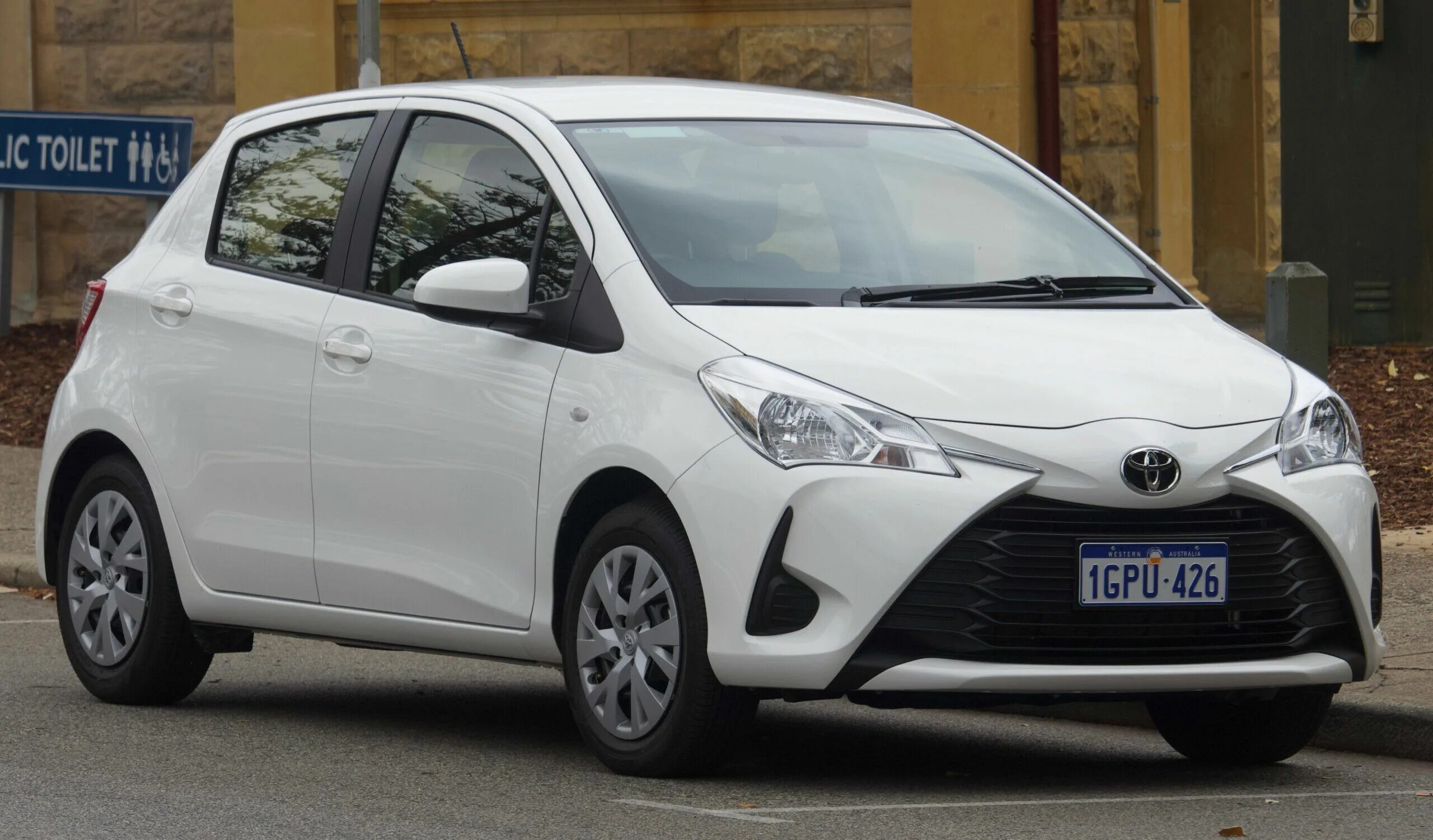 Toyota vitz 2018. Тойота Витц 2020. Toyota Витц 2018. Toyota Yaris, ncp130. Тойота Ярис 2018.