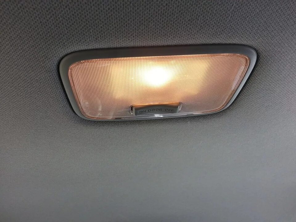 замена ламп освещения салона - Hyundai Solaris, 1,4 л, 2013 года электроника DRI