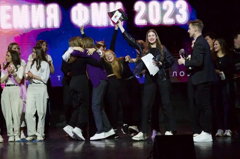 Театр армии россии награждение. Церемония оскар 2023. Лауреаты премии министерства обороны в области культуры и искусства. Американский институт киноискусства. Премия золотая маска 2023.