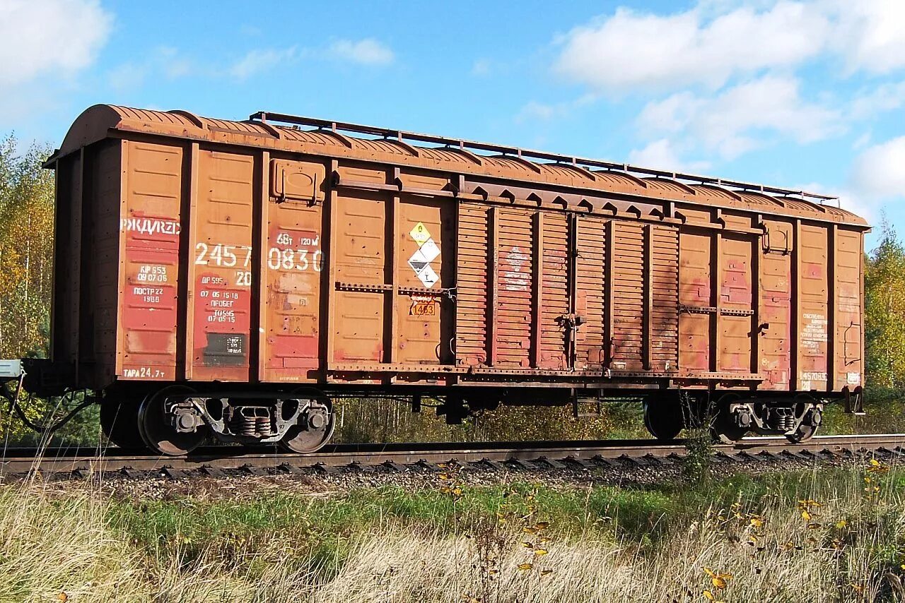 ЖД вагоны полувагоны. Крытый грузовой вагон. Крытый вагон 68 тонн. Крытый вагон 120 м3.