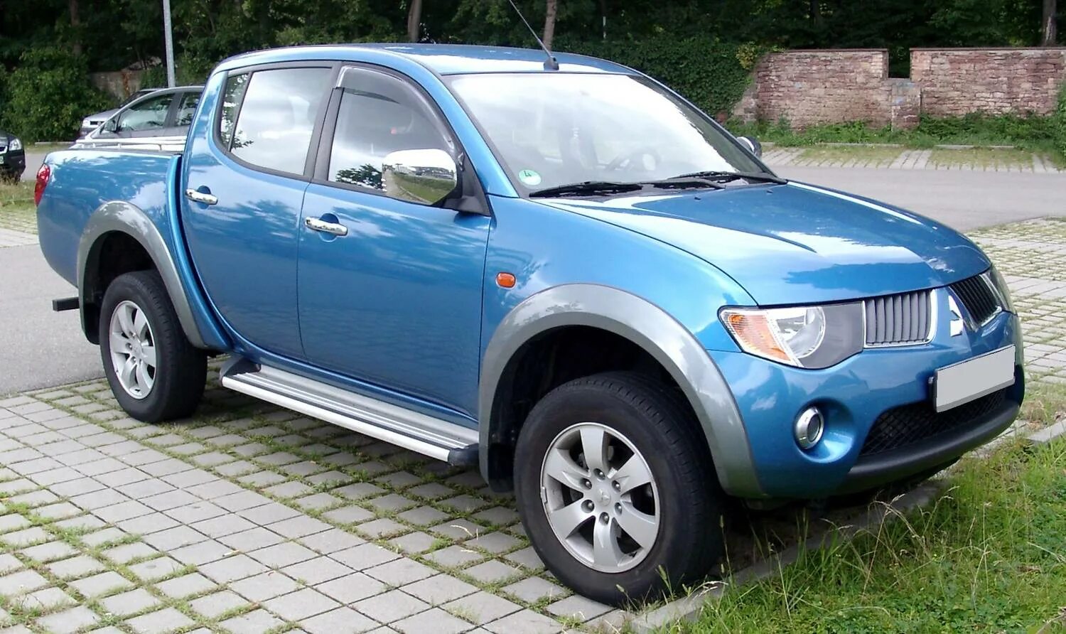 Шины l200 mitsubishi. Мицубиси л200. Митсубиси l200. Mitsubishi l200 IV. Митсубиси l200 2006.