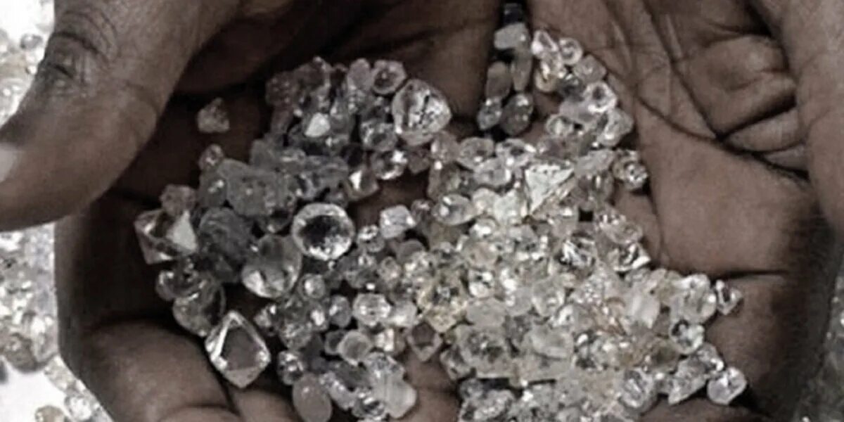 Золото кении. Демократическая республика конго добыча урана. Добыча полезных ископаемых в африке. Добыча полезных ископаемых в африке. Юар богатство.