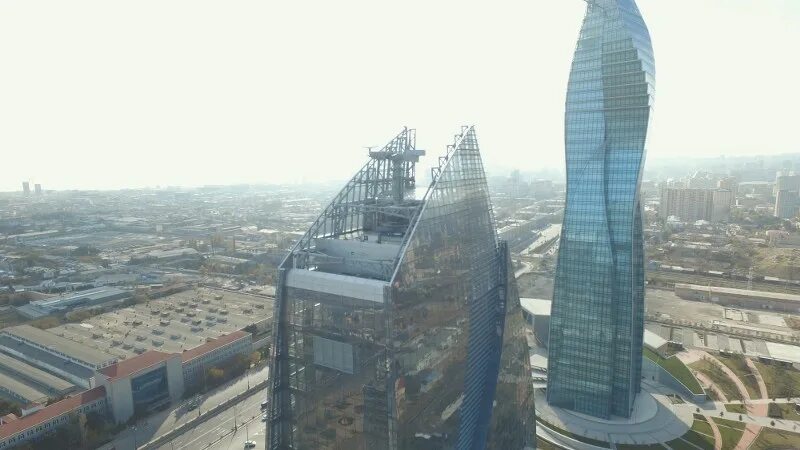 Azersu Tower. Azersu Office Tower. Azersu New building. Здание Сокар Баку дрон ночь.