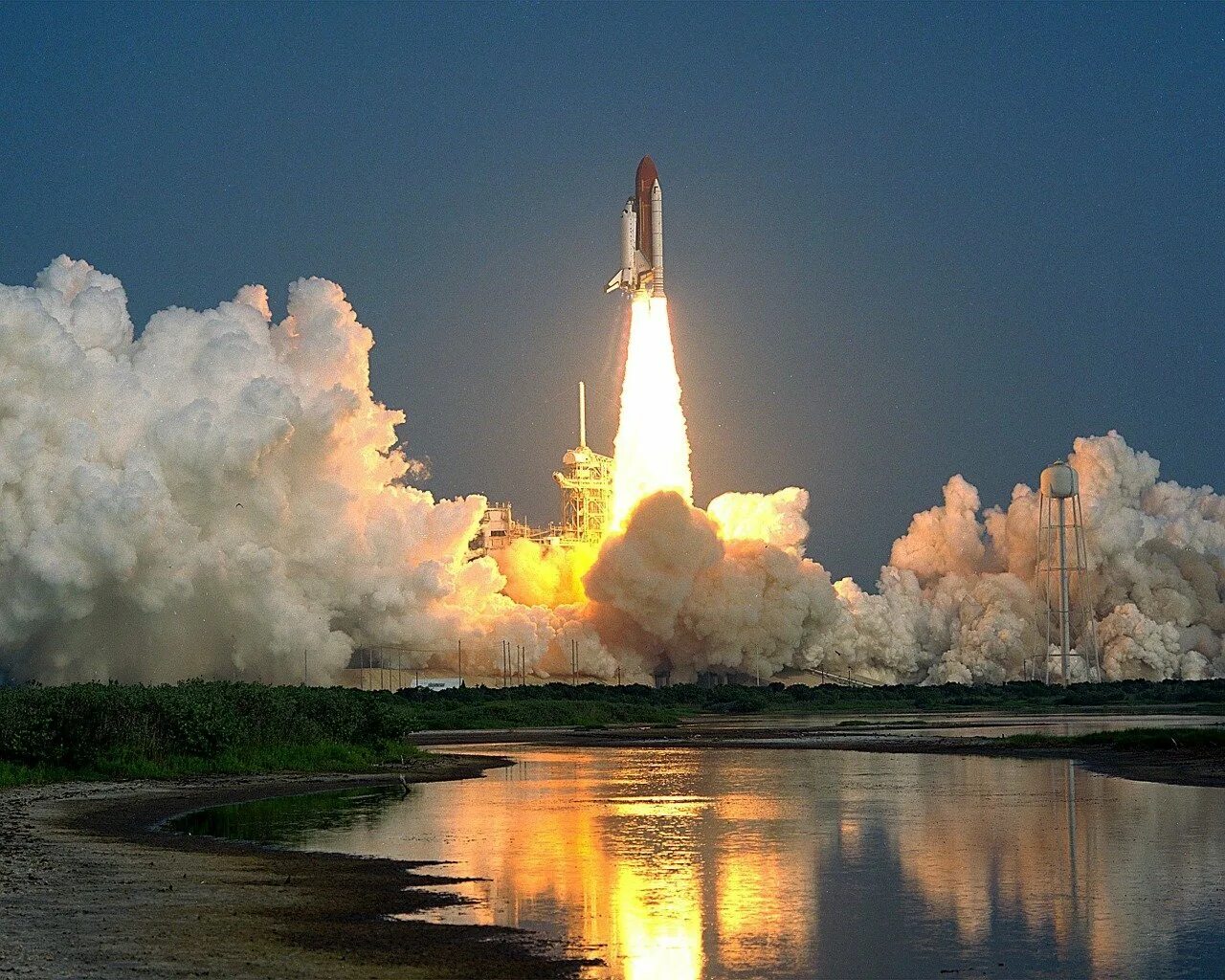 Ракета фото картинки. Мыс Канаверал космодром. Старт с мыса Канаверал. Взлет ракеты. Космическая ракета.