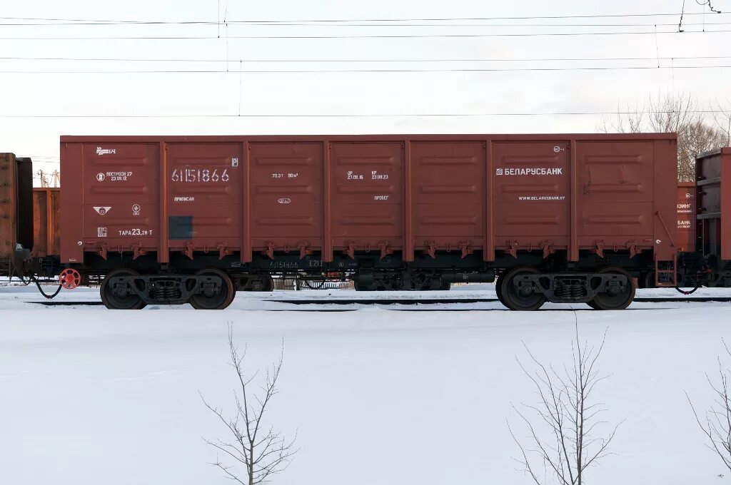Полувагон люковый 12-132. Вагон 70 тонн. Вагон 70 тонн. Грузовые вагоны полувагоны. Грузовые вагоны полувагоны.