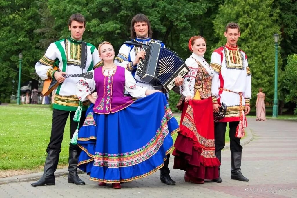 Ансамбль Балагуры. Русский танец на улице. Ансамбль картинки. Балагур фото. Минуса балагуры