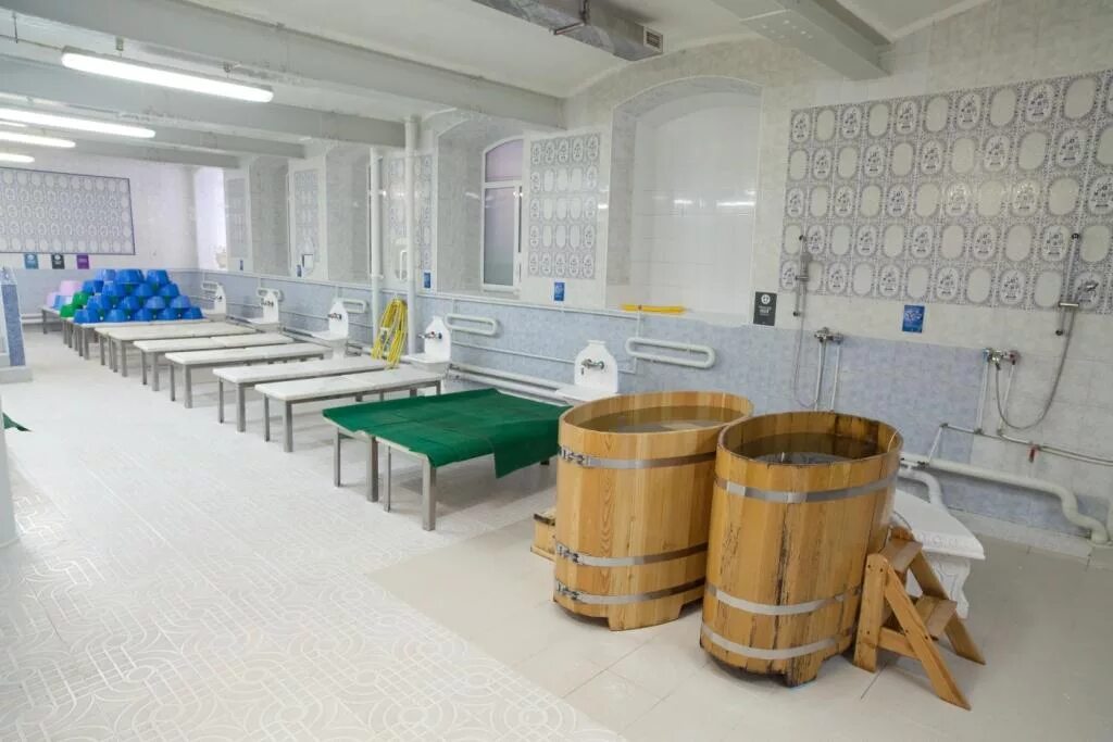 Советская общественная баня. Баня сандуны банщики. Сандуны баня женское отделение. Общая баня. Усачёвские бани в москве.