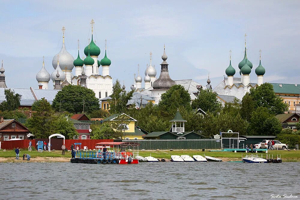 Ростов Великий набережная озера Неро. Ростовский Кремль с озера Неро. Вид на Ростовский Кремль с озера Неро. Ростов Великий набережная.