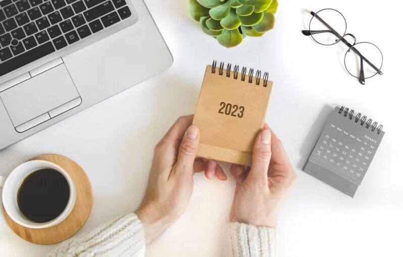 Тяжелые трудовые будни. Врываемся в рабочие будни. Врываемся в рабочие будни. После новогодних каникул. Конец рабочего дня в офисе.