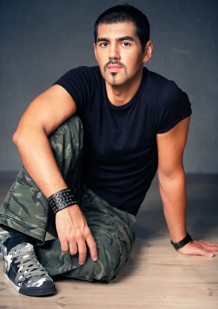 Парвиз пулоди. Кто отец парвиз назаров. Парвиз беназиров. Парвиз назаров биография. Парвизи пулоди.