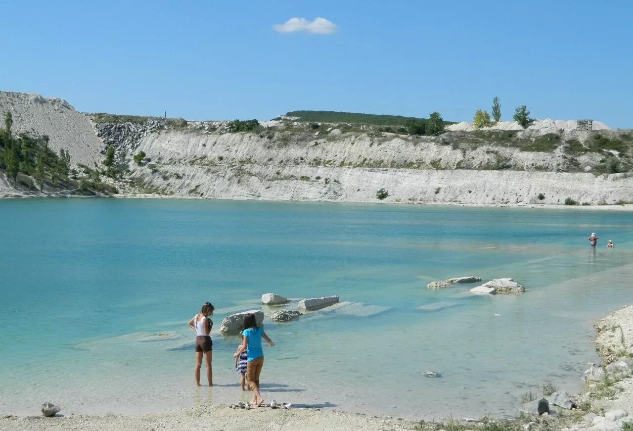 Марсианское озеро в Крыму Искусственный водоем с изумрудно-голубым оттенком Mani