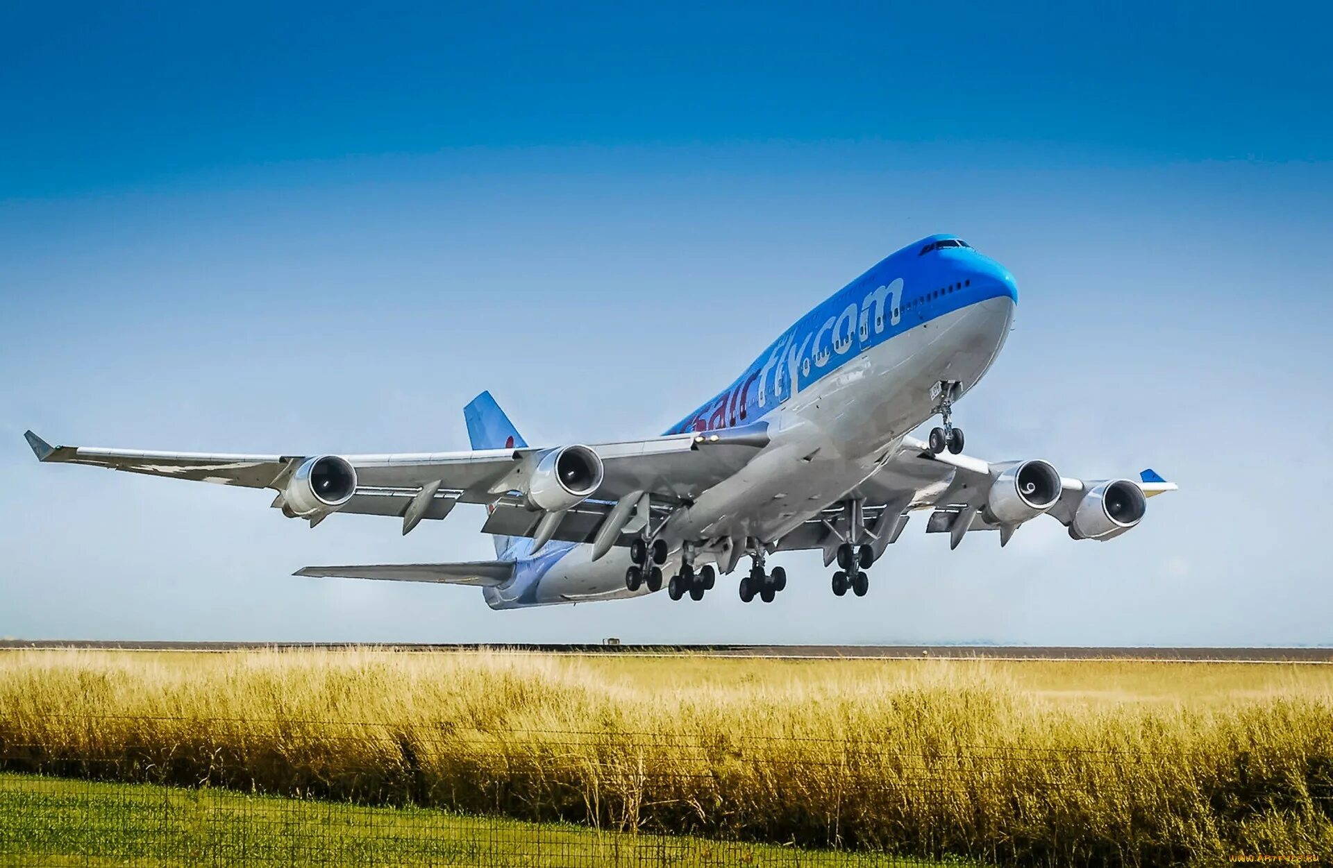 Покажи фотографии самолетов. B744 Боинг. Пассажирский самолет. Русские самолеты пассажирские. Красивые российские пассожирские самолёты.