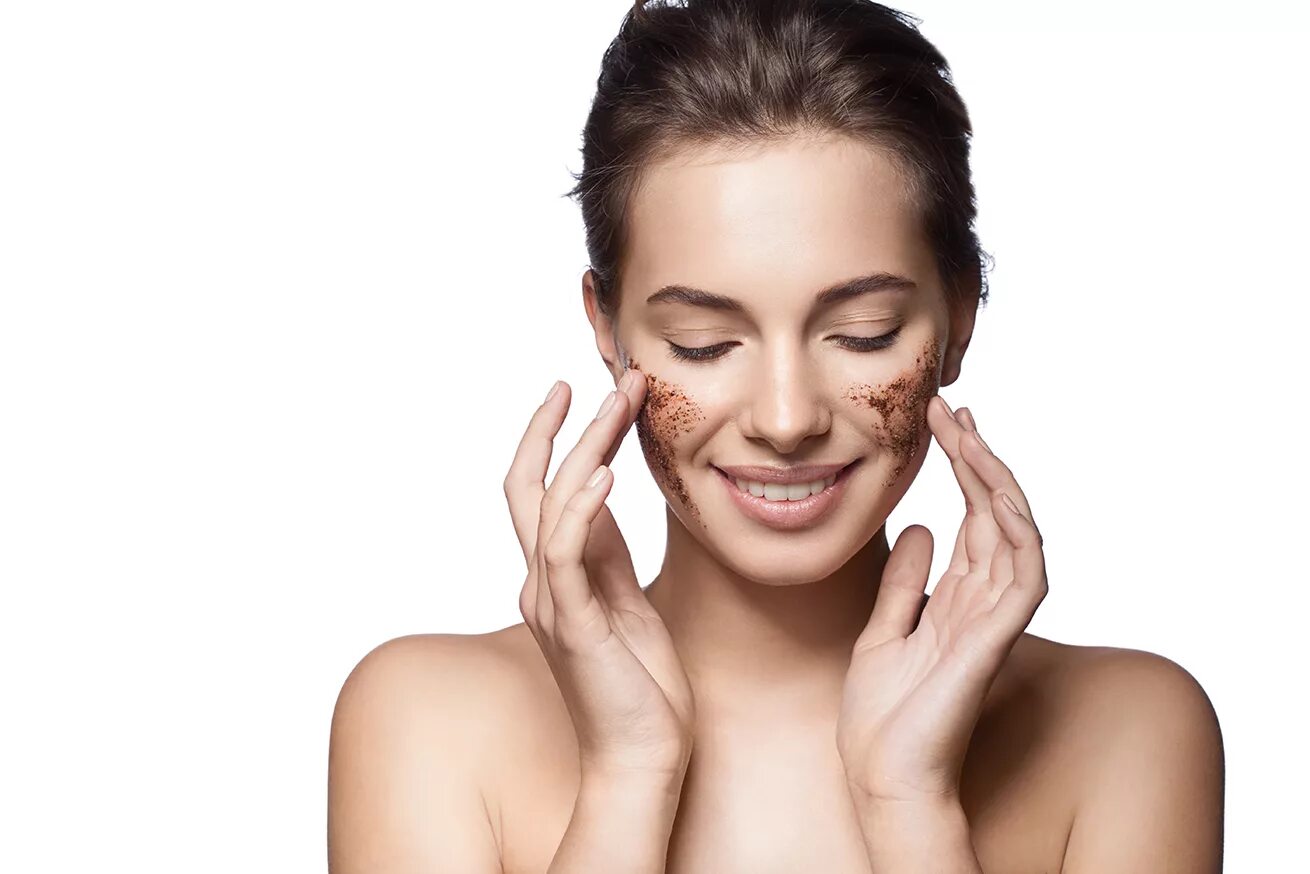 Девушка с кремом. Умывание лица косметология. Лицо польза и вред. Красивая загорелая кожа. Пилинг.