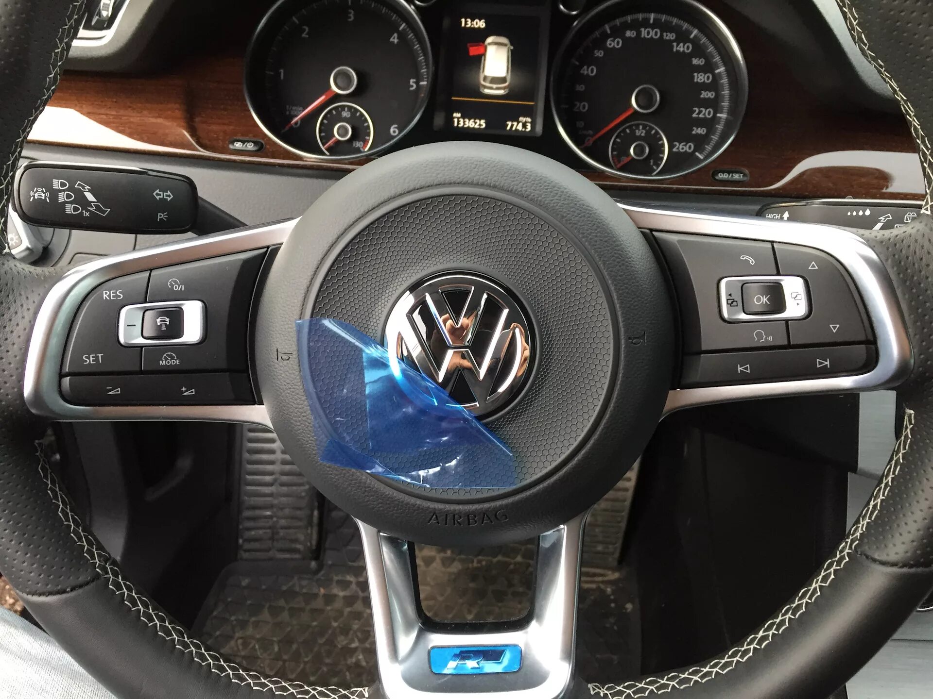 Руль r line. Руль r line passat b7. руль туарег cr7. руль туарег cr.