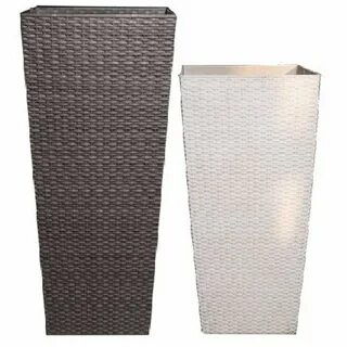 Высокое кашпо из ротанга