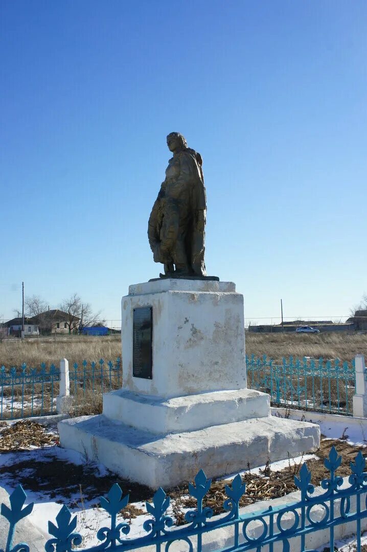 Памятник Тундутово в Калмыкии. Село Тундутово Малодербетовского района. Село Тундутово Волгоградская. Калмыкия памятник князю Тундутову. Погода в плодовитом