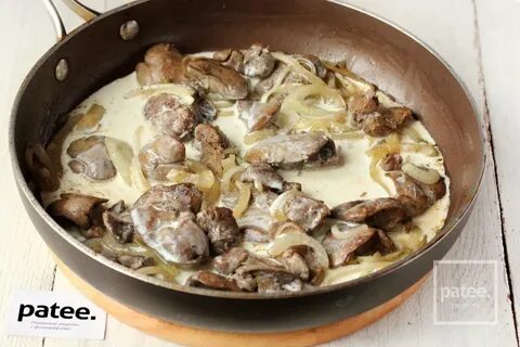Печень со сливками на сковороде