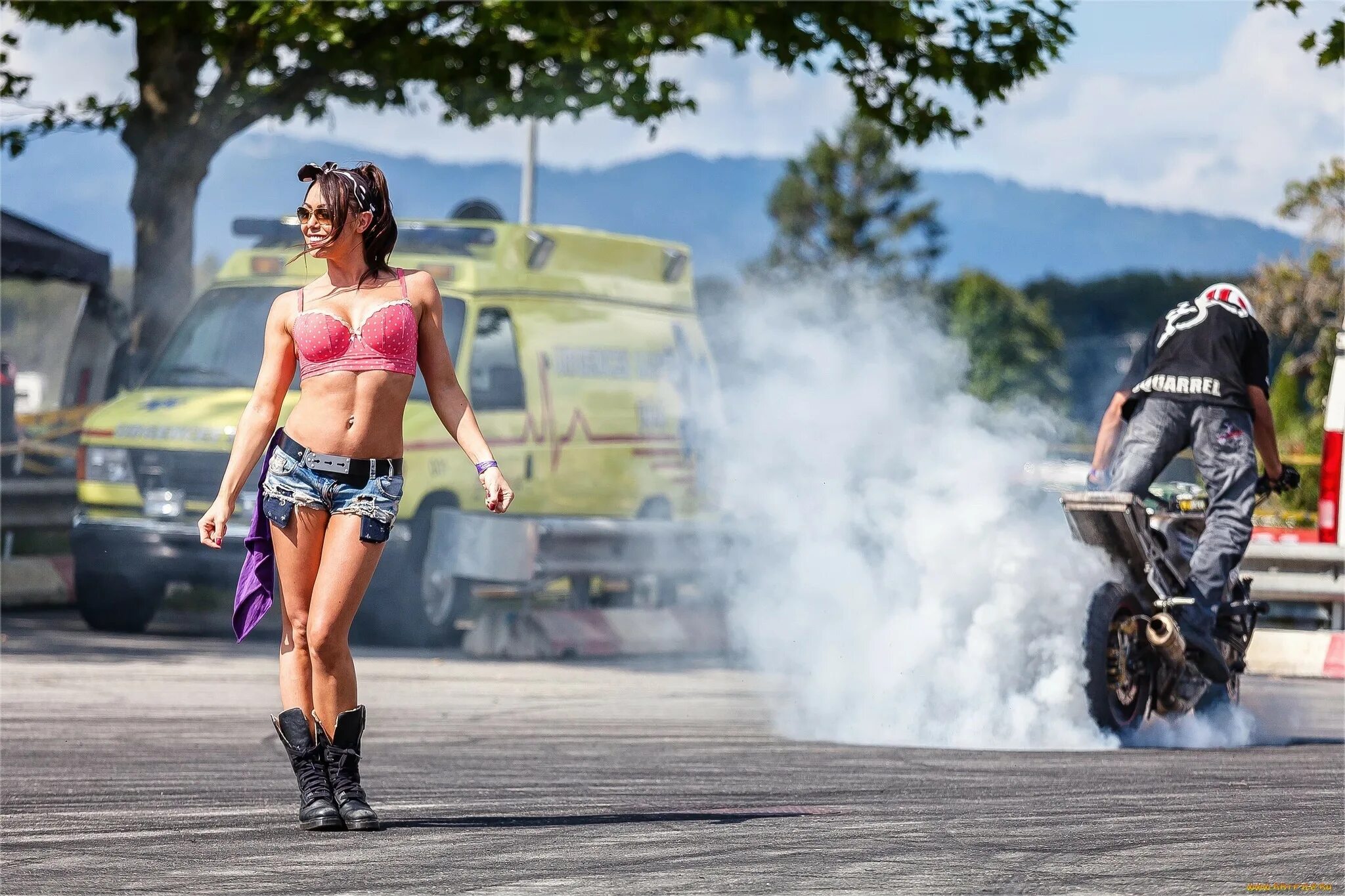 Death proof мэри элизабет. Александр самохвалов каскадер. Каскадеры изумрудный город. Каскадер в юбке. Скарлетт йоханссон зимний солдат.