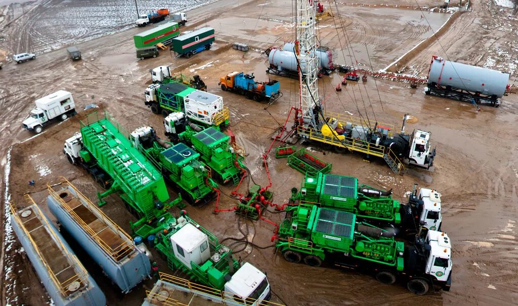 Грп нефтяных скважин. Цементировочный агрегат. Грп нефтяных скважин. Гидроразрыв пласта halliburton. Грп гидроразрыв пласта.