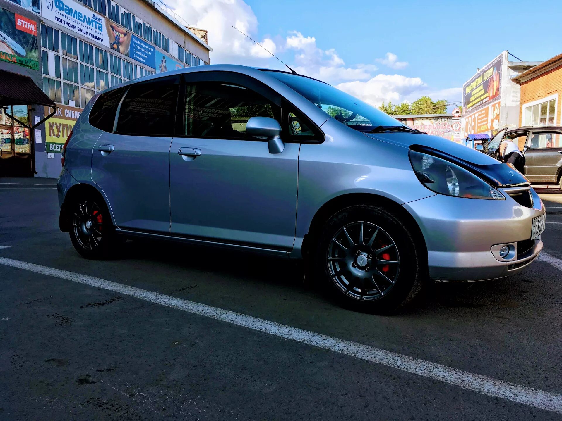 Honda fit shuttle на 16 колесах. Хонда фит диски на 15. Колеса на 16 honda fit. Хонда фит 2001 на литье. Honda fit диски r17.