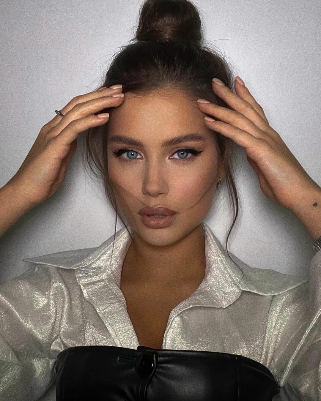 Холостяк модели. Яна коржавина (сапета). Виолетта оноприенко холостяк. Холостяк модели. Яна из холостяка 2022.