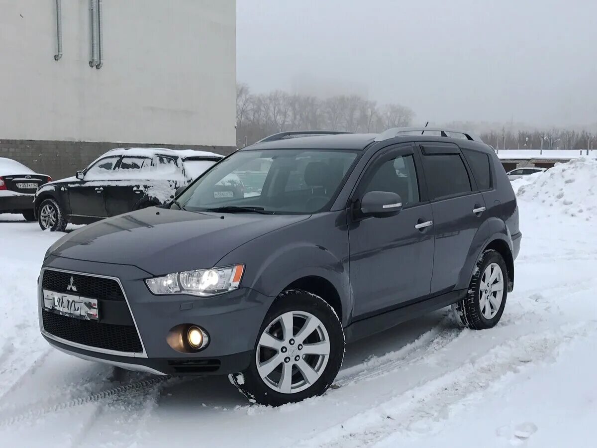 Купить митсубиси аутлендер в нижнем. Mitsubishi Outlander мокрый асфальт 2007.