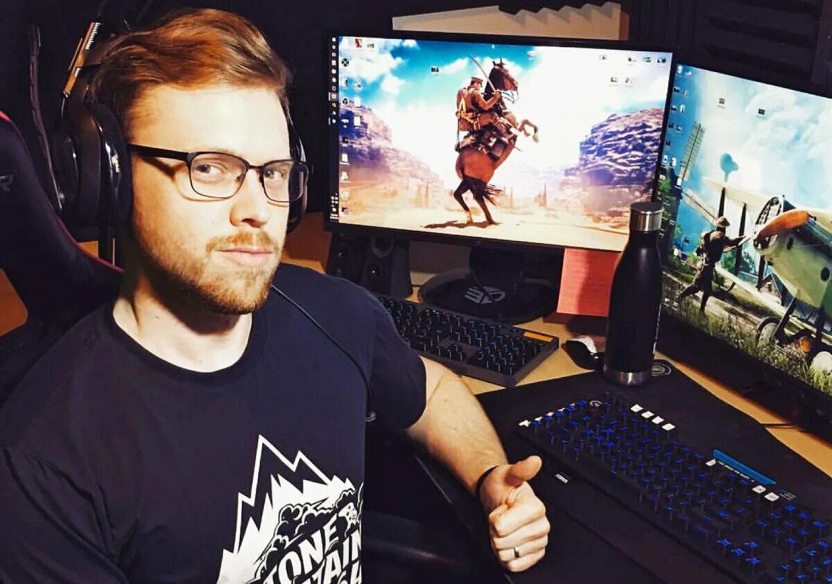 Дизайнер компьютерных игр. Подросток за компьютерными играми. Игрок в компьютерные игры. Игры для геймеров. Образ геймера.