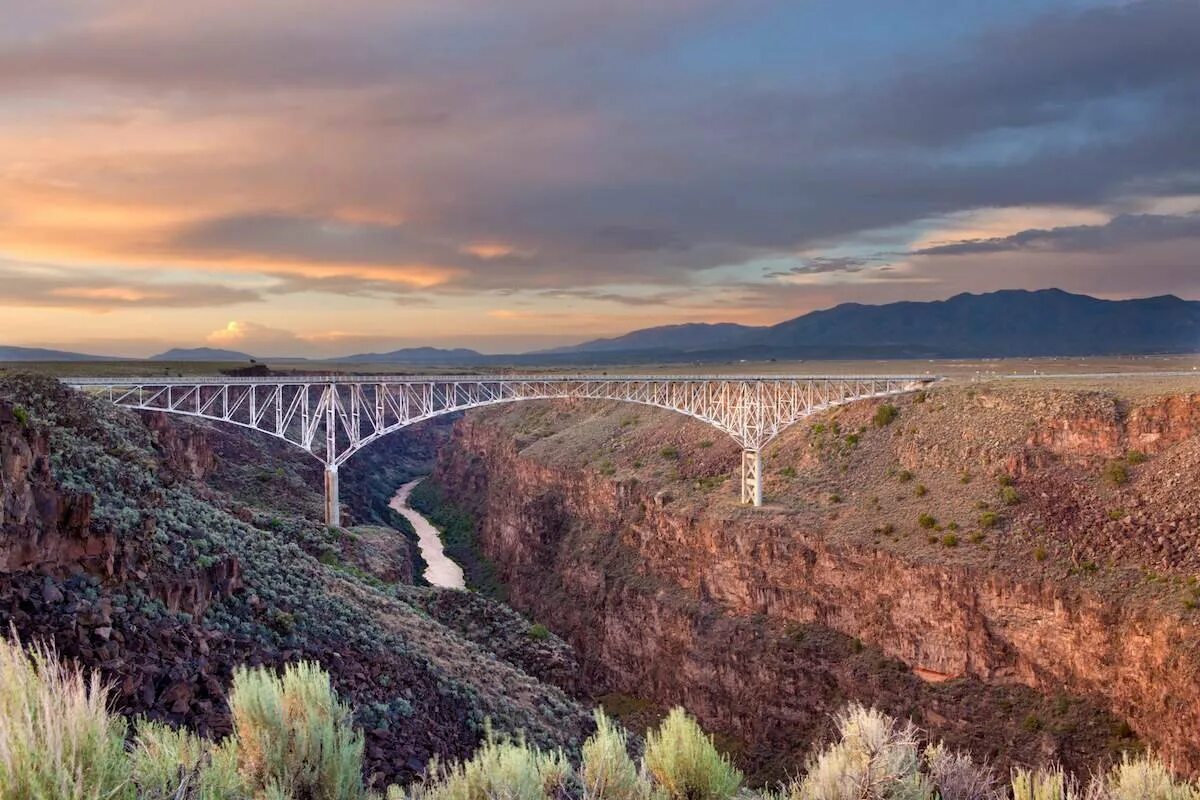 Питание реки рио гранде. Мост Рио Гранде Нью Мексико. Рио-Гранде Аргентина. Мексиканское Нагорье Рио Гранде. Река Рио Гранде Северной Америки.