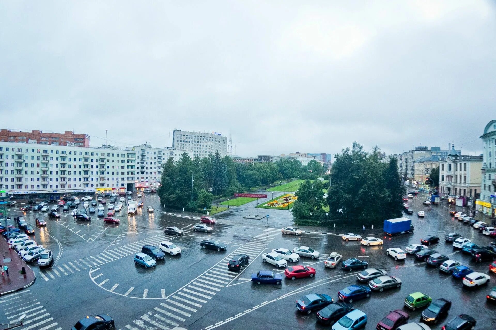 Площадь горького 4. Площадь горького нижний новгород. сквер горького нижний новгород. сквер на площади горького нижний новгород. площадь горького 1 нижний новгород.