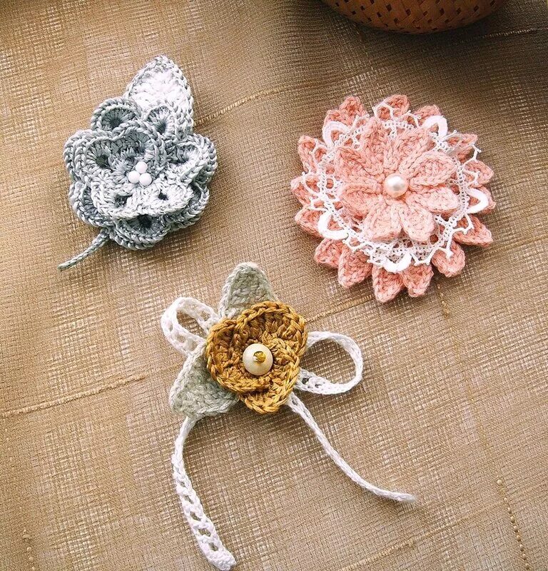 красивые вязаные аксессуары. вязаные заколки для волос крючком. летние вязаные аксессуары. вязаные аксессуары. летние вязаные аксессуары.