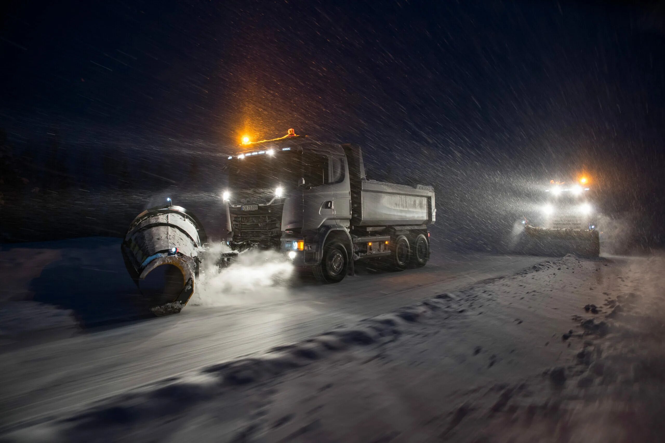 Тягач зимой. Дальнобой снег. Картинки дальнобойщиков. Грузовик зимой. Скания зима 116.