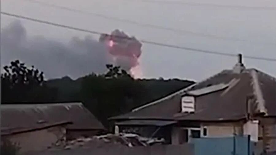 пожар на производстве. пожар на складе в мытищах. пожары сша walmart. в сша горит склад с оружием. в сша горит склад с оружием.