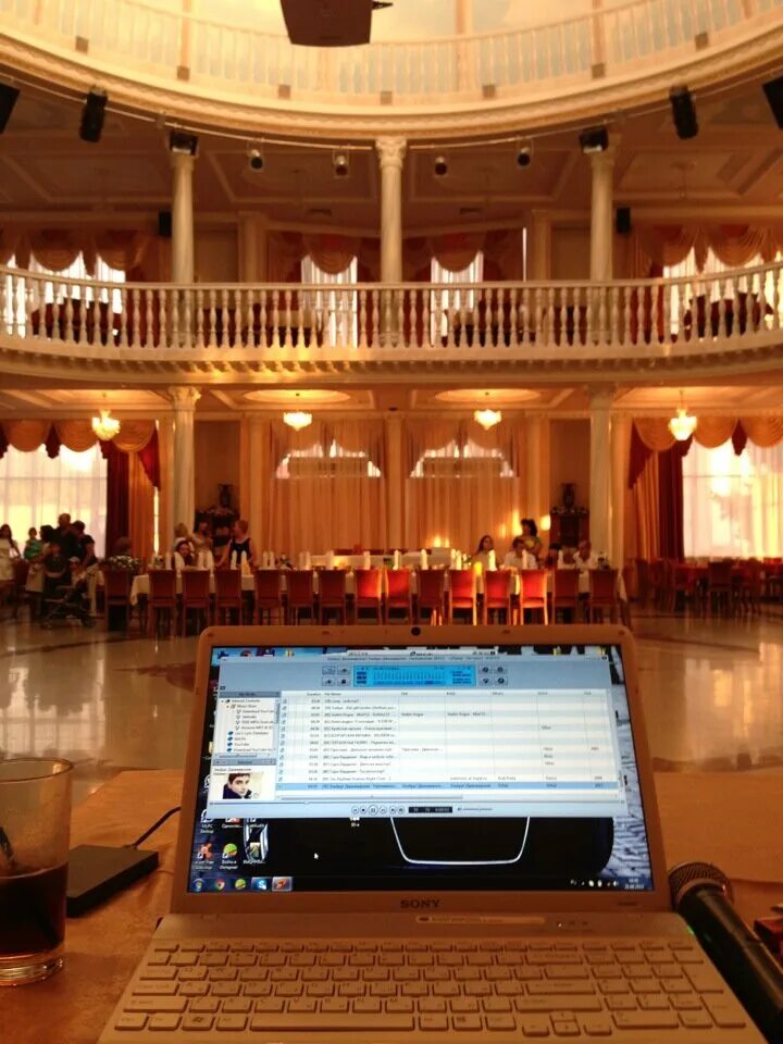 Развлекательный комплекс ануш. Ануш чалтырь. Ресторан ануш ростов на дону. Чалтырь концерт сцена. Кафе ануш в чалтыре.