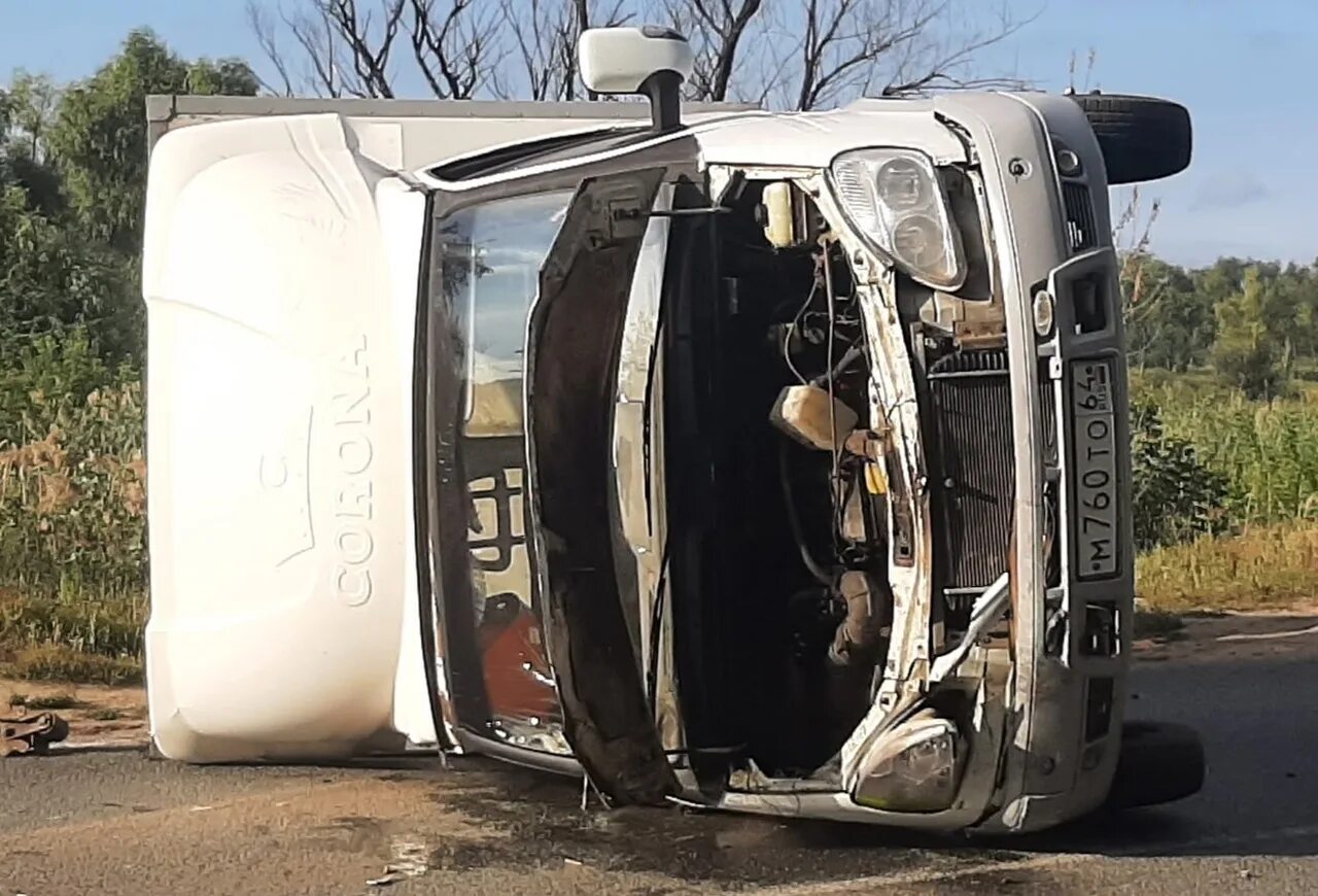 Перевернутая машина. Перевернутая газель каскадная. Перевернутая машина. Аварии фуры с газелью с липецка. Перевернулась газель сегодня.