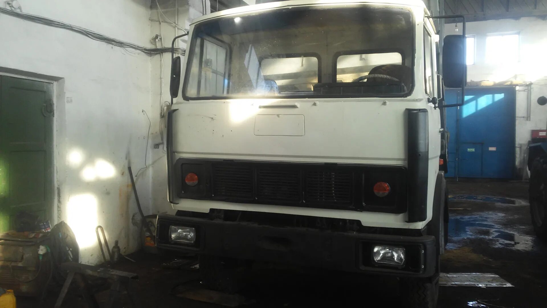 Капот пластиковый маз 4370. Облицовка маз. Облицовка маз. Облицовка кабины маз 5440 простор. Решетка радиатора маз 5440.