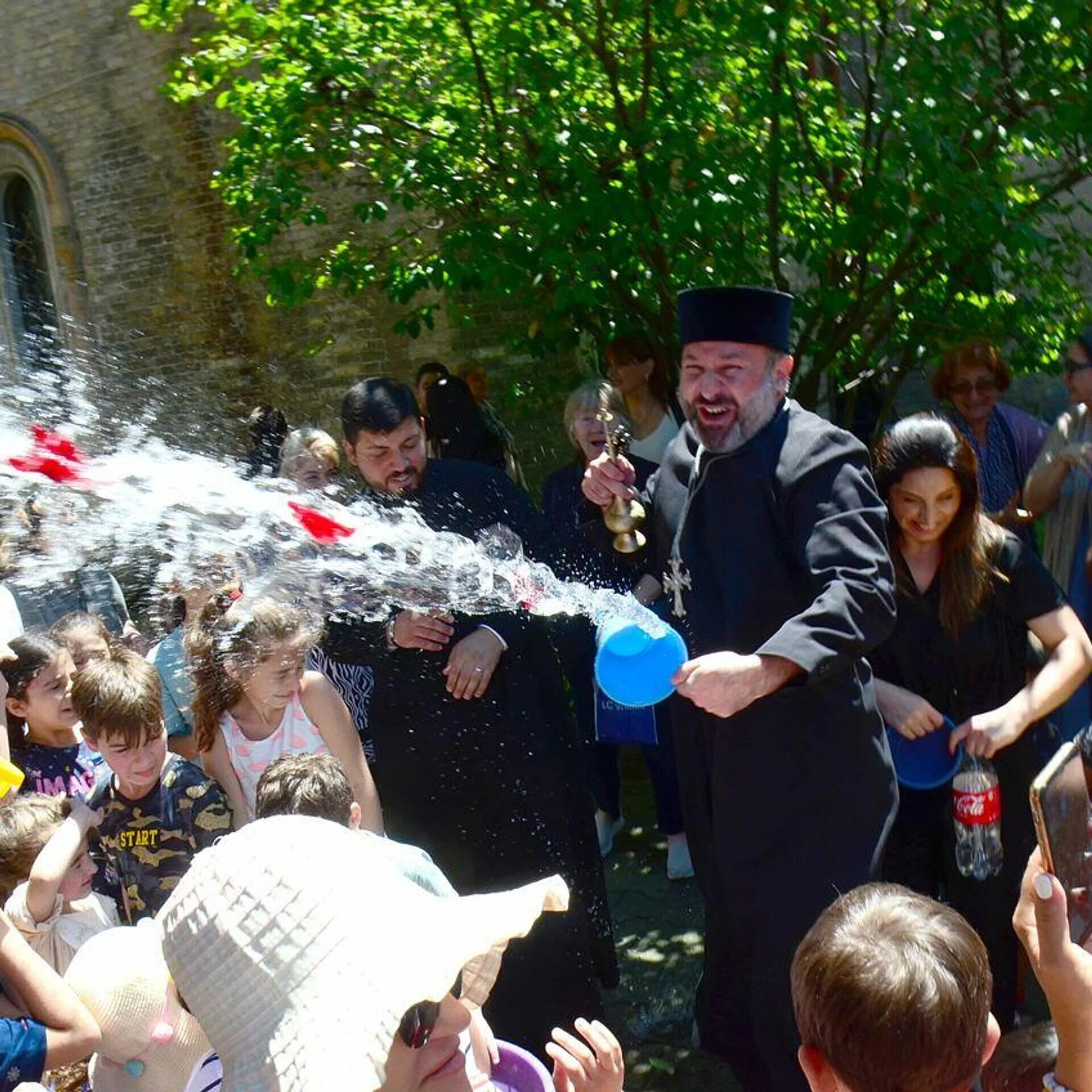 Какой праздник в армении. Армянский праздник вардавар. Какой праздник в армении. Башкиры коренной народ республики башкортостан. Вардавар.