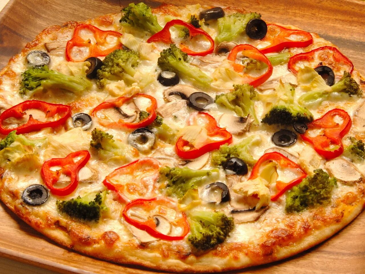 Вкусные условия. Пицца с маслинами. Пицца Вегетарианская. Пицца HD. Сытная пицца, с полем.