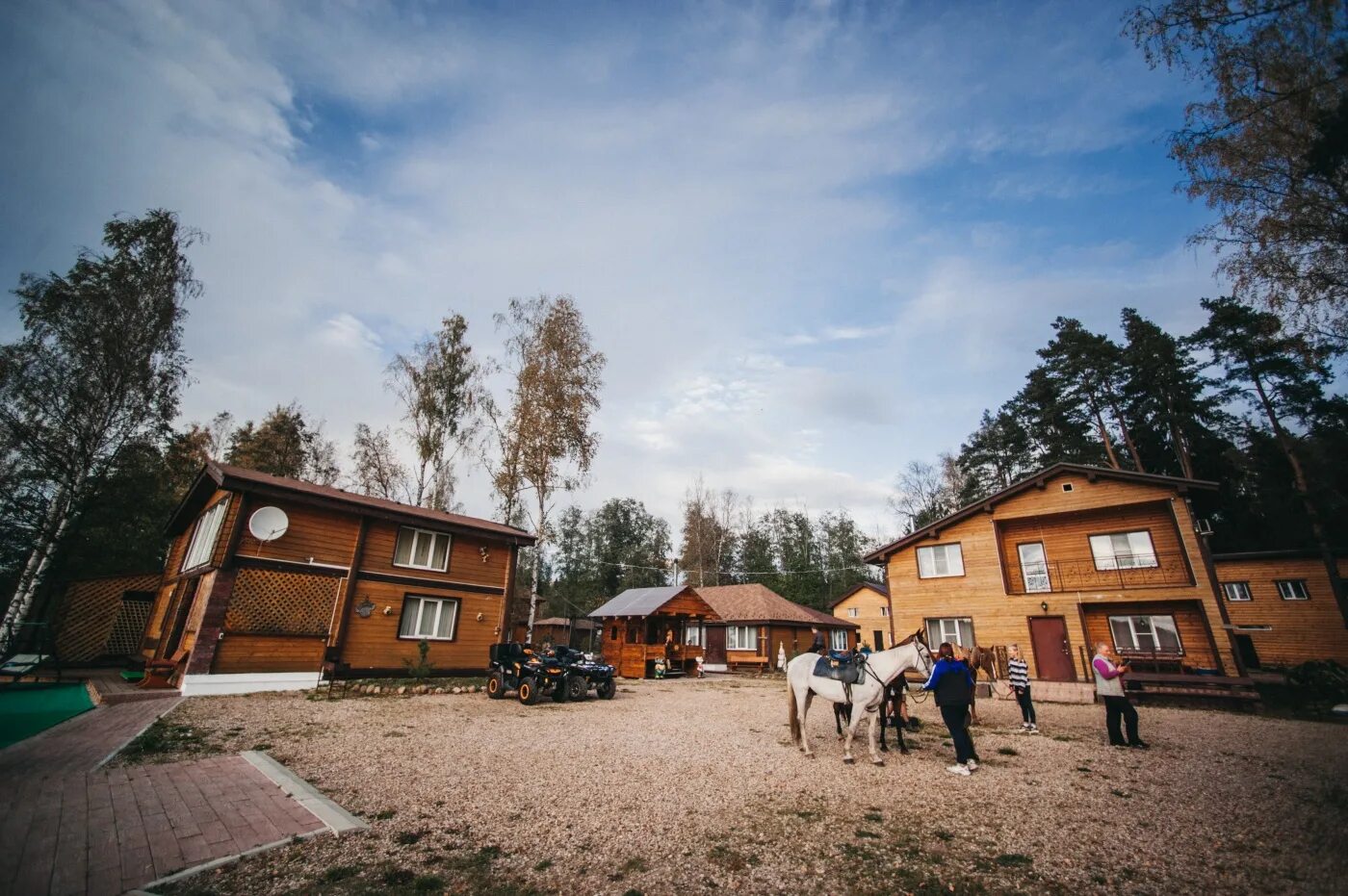 Селигерский Бережок. Селигерские зори. Селигер Осцы деревня. Seligerskiy Sokol Lodge. Загородная осташков