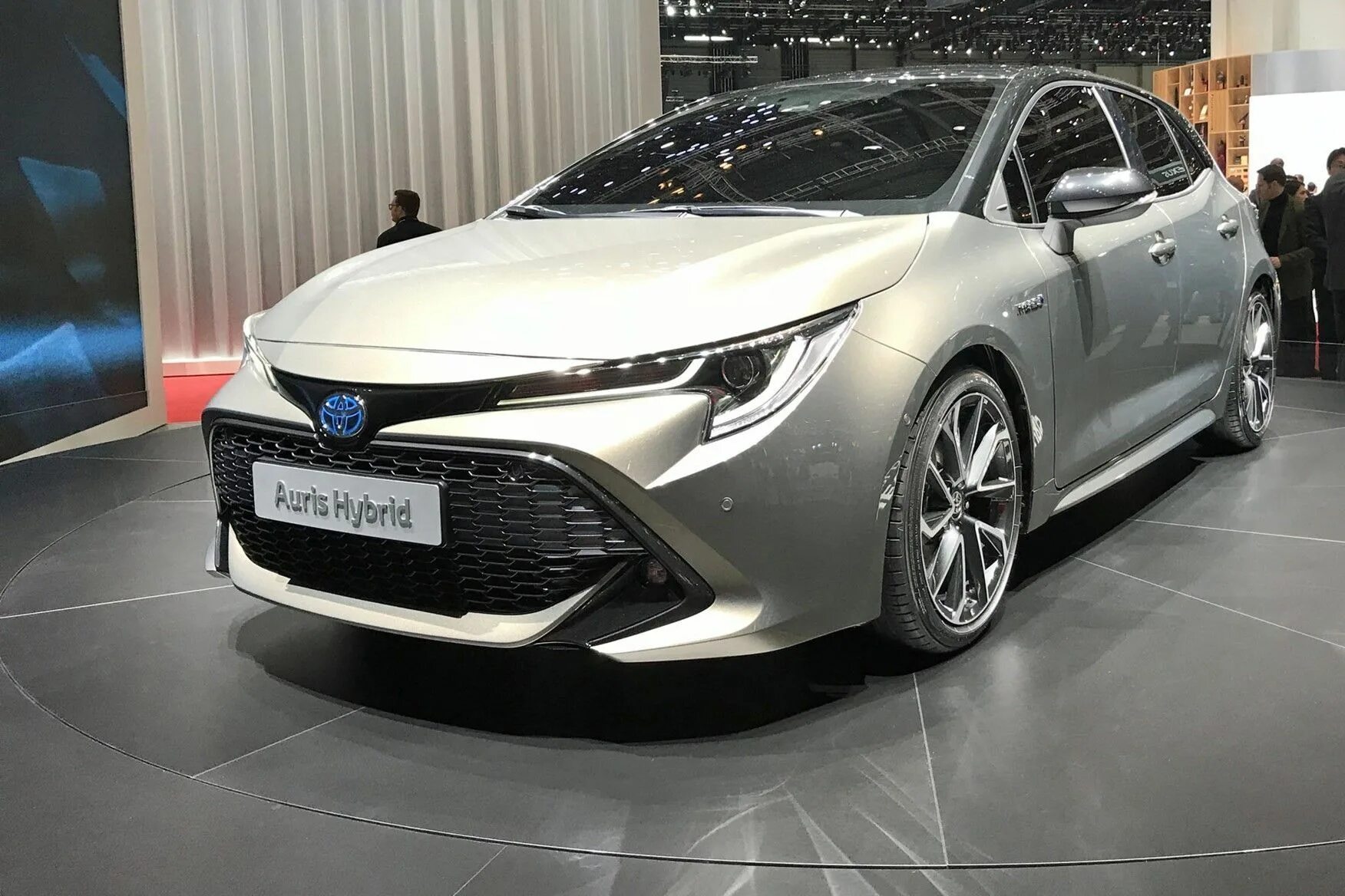 Toyota новые модели. Toyota Auris 2019. Toyota Auris Hybrid 2019. Новая Тойота аурис 2022. Тойота аурис 2021.