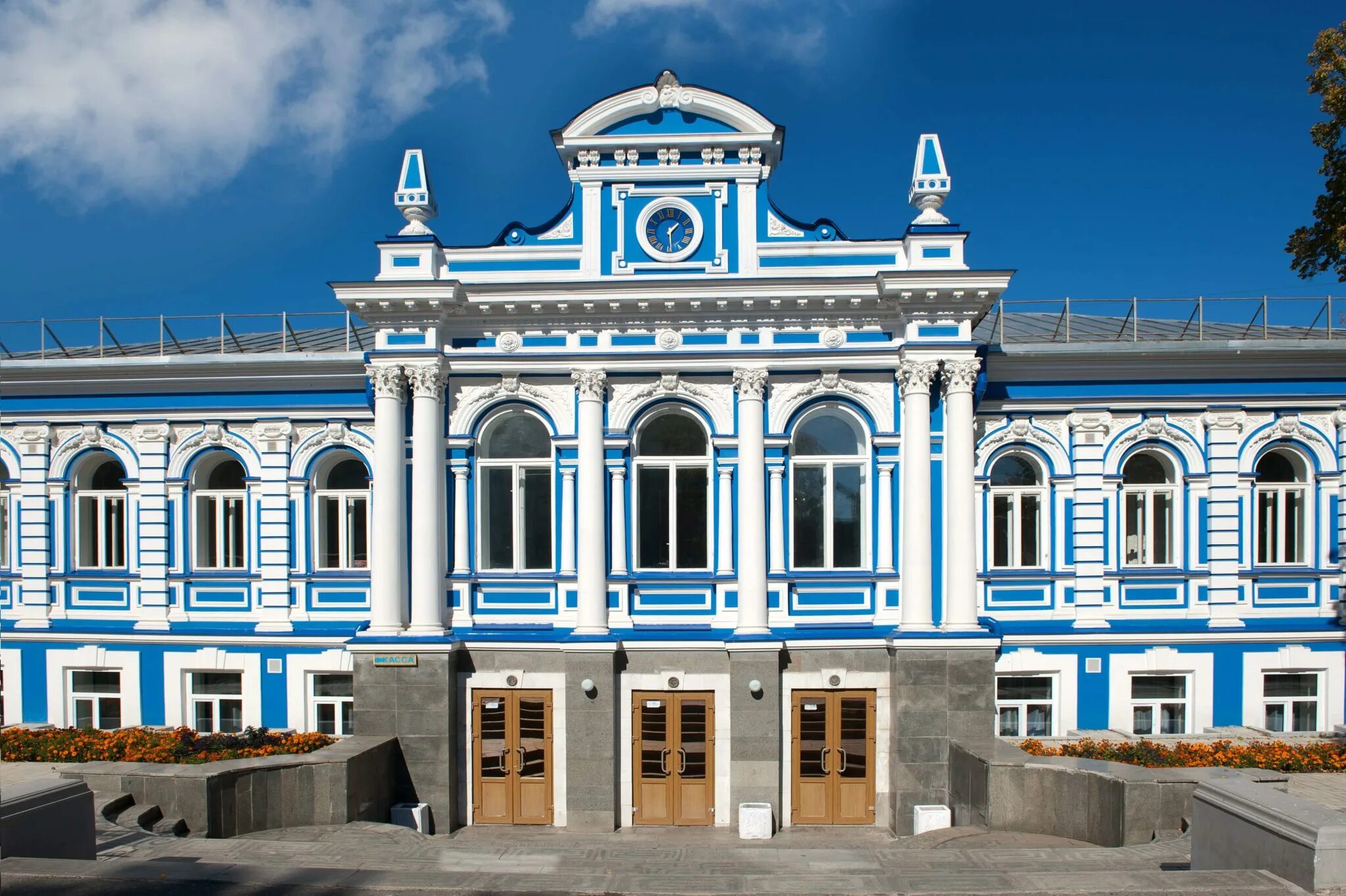 Здания города пермь. Пермский театр юного зрителя, пермь. театр тюз пермь. театр юного зрителя тюз пермь. пермский тюз здание.