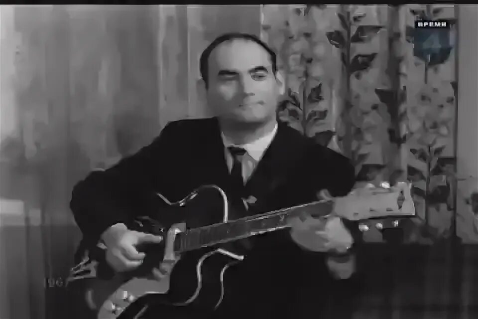 Товарищ сержант чиж. Гр кафе товарищ сержант. Товарищ гитара. Товарищ гитара. Группа кафе товарищ сержант.