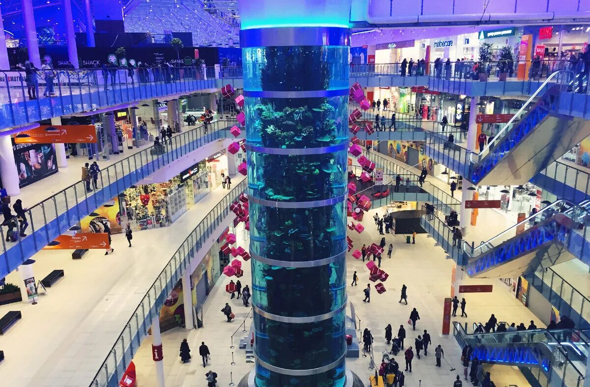 Авиапарк самый большой. Торговый центр цска москва авиапарк. самый большой торговый центр в москве авиапарк. аквариум в трц авиапарк. тц с аквариумом в москве авиапарк.