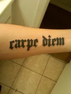 Carpe diem memento mori латынь