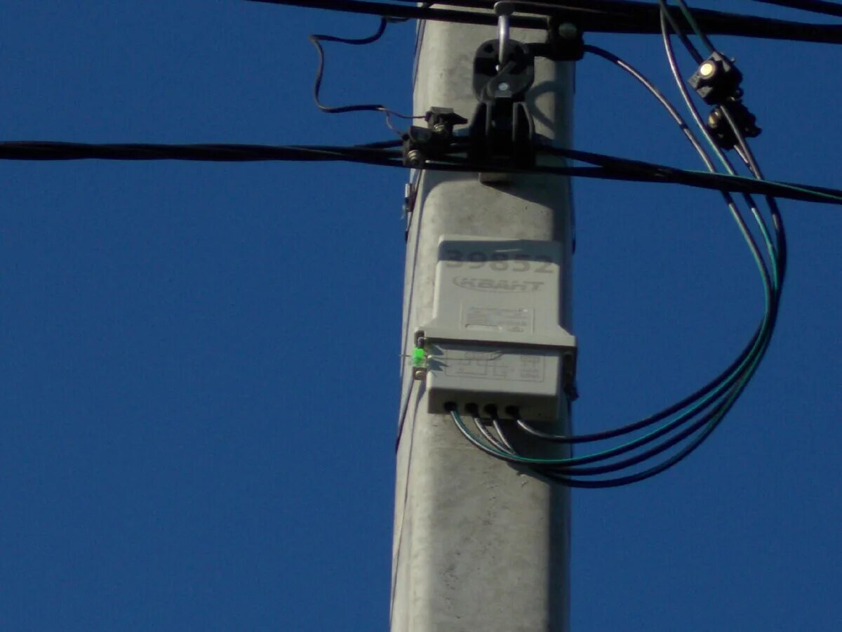 Реклоузер с пку на вл-10кв. Реклоузер на вл 10 кв. Линия электропередач на судах. Прибор учёта электроэнергии на столбах с208. Высоковольтный прибор учета для лэп 110 кв.