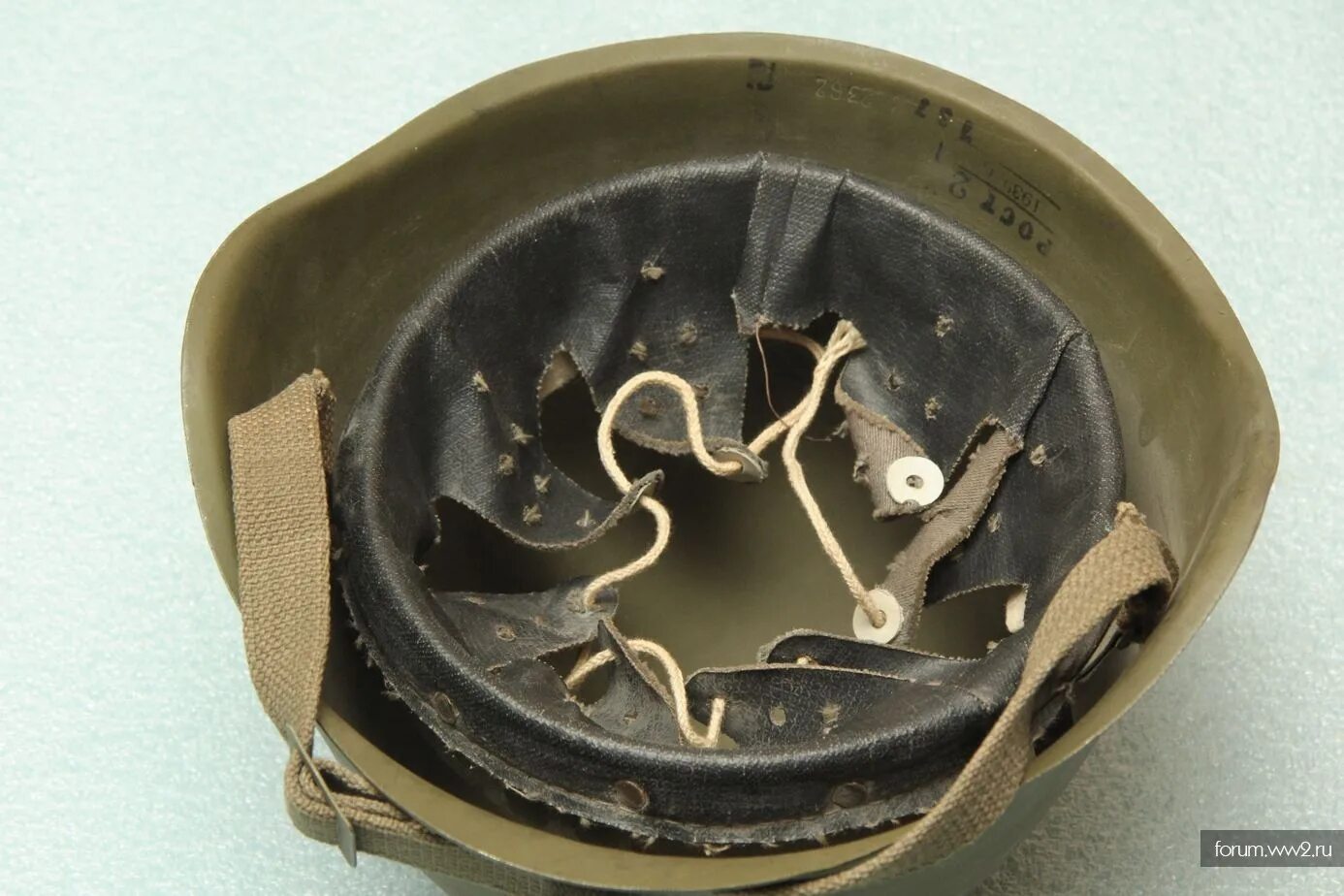 Подшлемник ркка двухсторонний. Неутепленный подшлемник под каску. Подшлемник для немецкой каски м40. Подшлемник утепленный ватин. Подшлемник на каску сш-36 халхинголка.