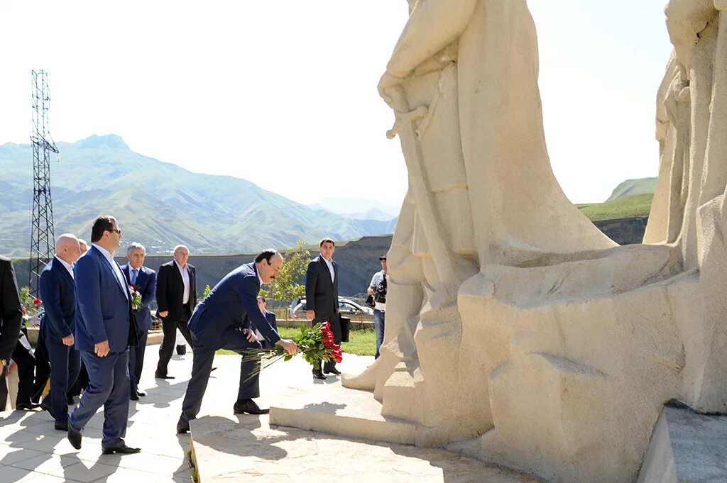 Какая погода в дагестане. Дагестанские герои с Кулинского района.. Лакском и Кулинском районах Дагестана. Кулинский царь Республика Дагестан. Глава Кулинского района в 2010 г. РД.