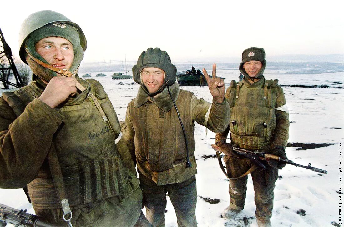 Военные 90 х годов. Солдаты РФ В Чечне 1995 год. Чечня 1994 год русские солдаты. Чечня 1995 солдаты срочники.