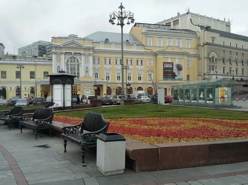 Сквер у большого театра. Сквер около большого театра. Большой театр площадь. Сквер у большого театра в Москве 2024. Театр возле большого театра