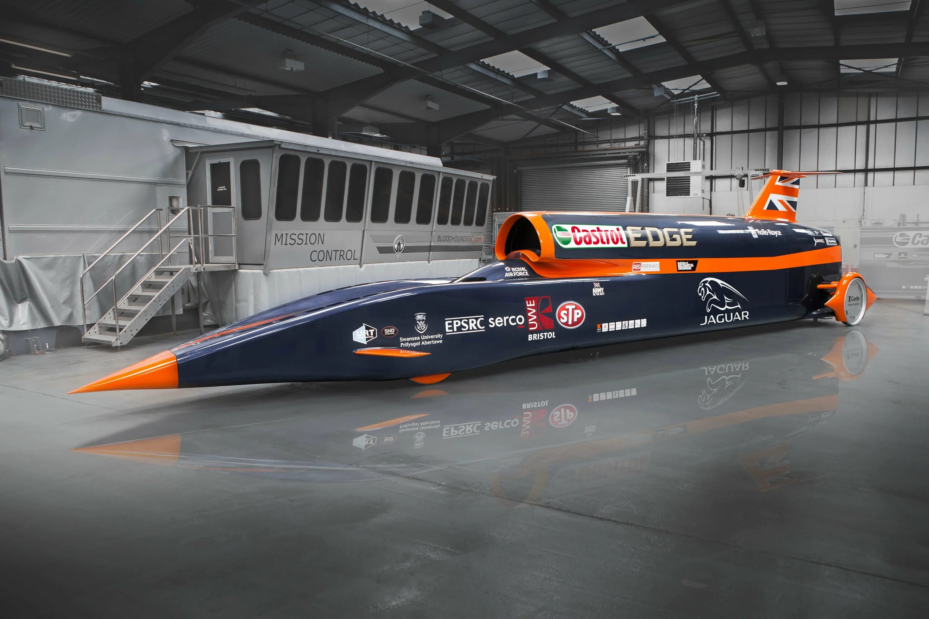 Машина Bloodhound SSC. Bloodhound SSC 1609 км.ч. Машина Bloodhound SSC скорость. Bloodhound SSC 2020. 1000 км б